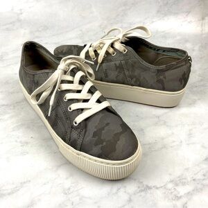 Steve Madden: Emmi Reflective Camo Platform Sneakers Full‎ Lace Up Shoes Size 10